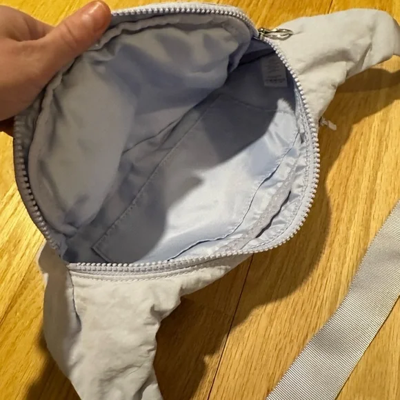 Lululemon belt bag periwinkle lilac - Picture 3 of 6